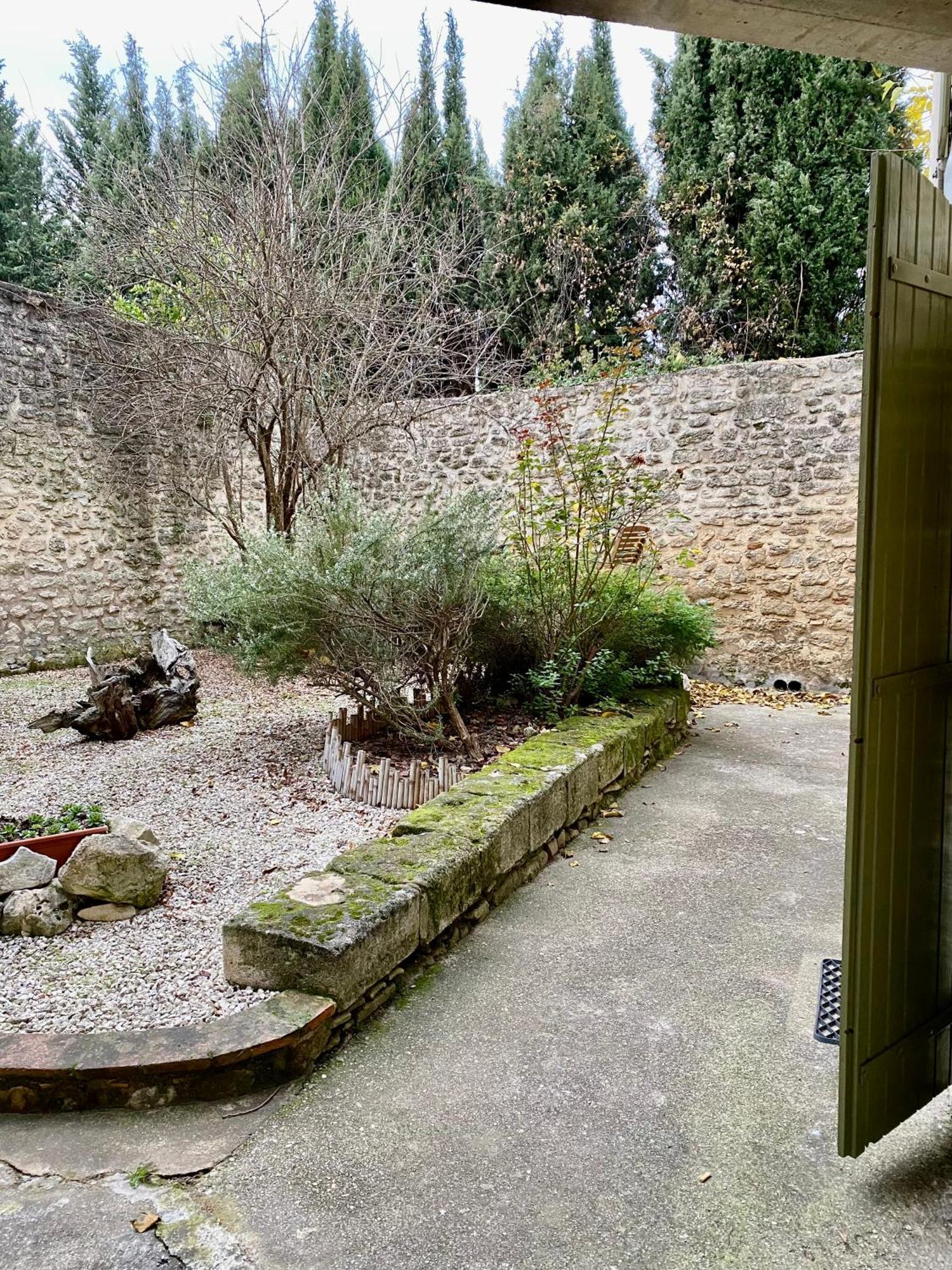 Uzès Petit Loft Sur Jardin En Centre-Ville מראה חיצוני תמונה