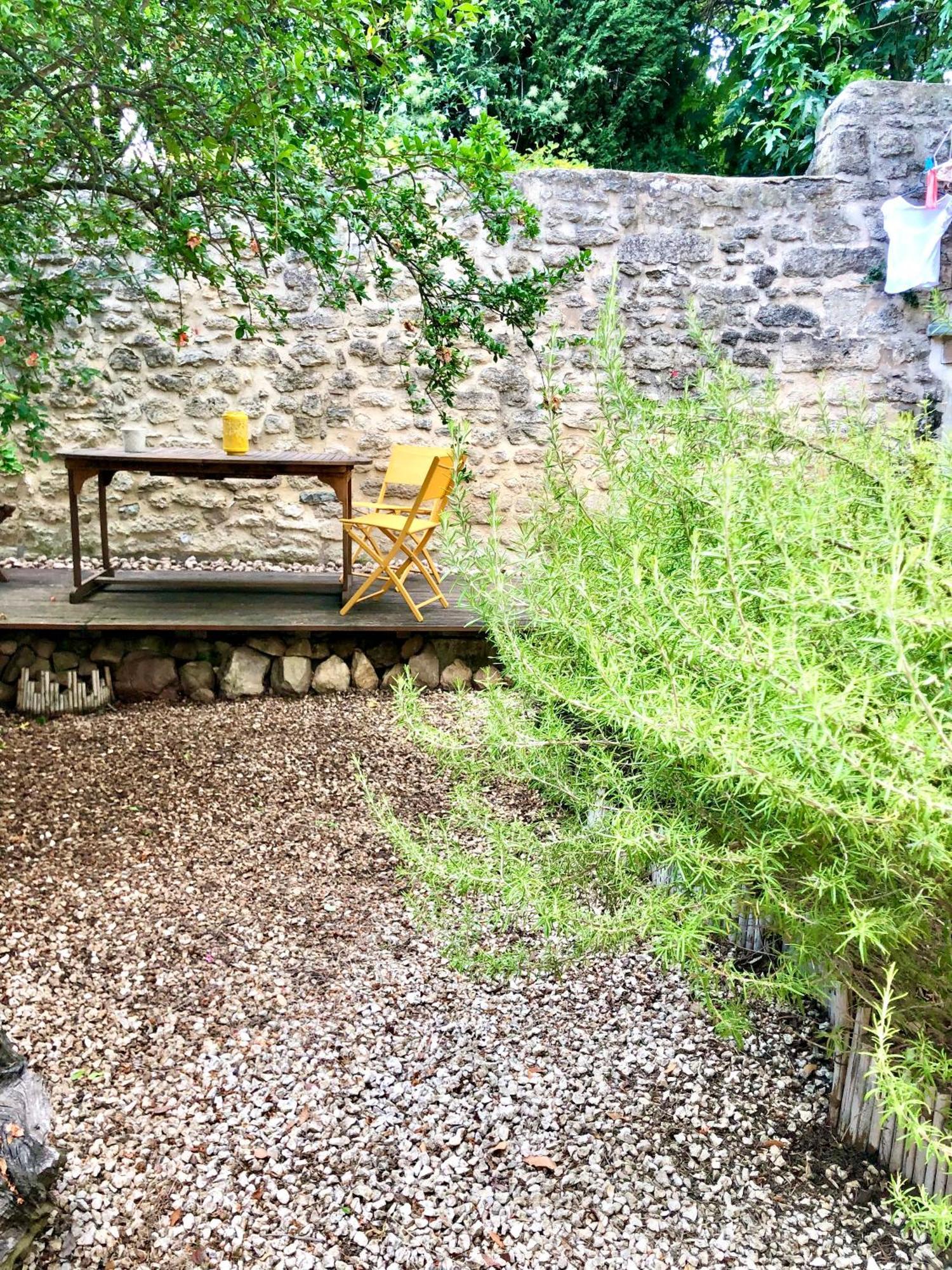 Uzès Petit Loft Sur Jardin En Centre-Ville מראה חיצוני תמונה