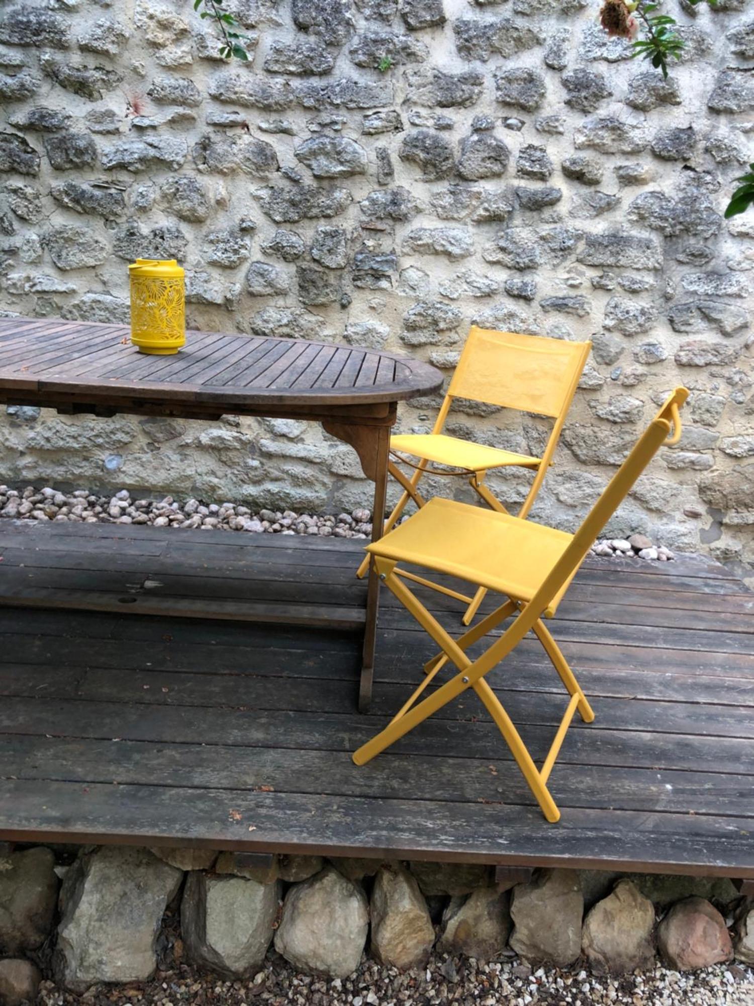 Uzès Petit Loft Sur Jardin En Centre-Ville מראה חיצוני תמונה