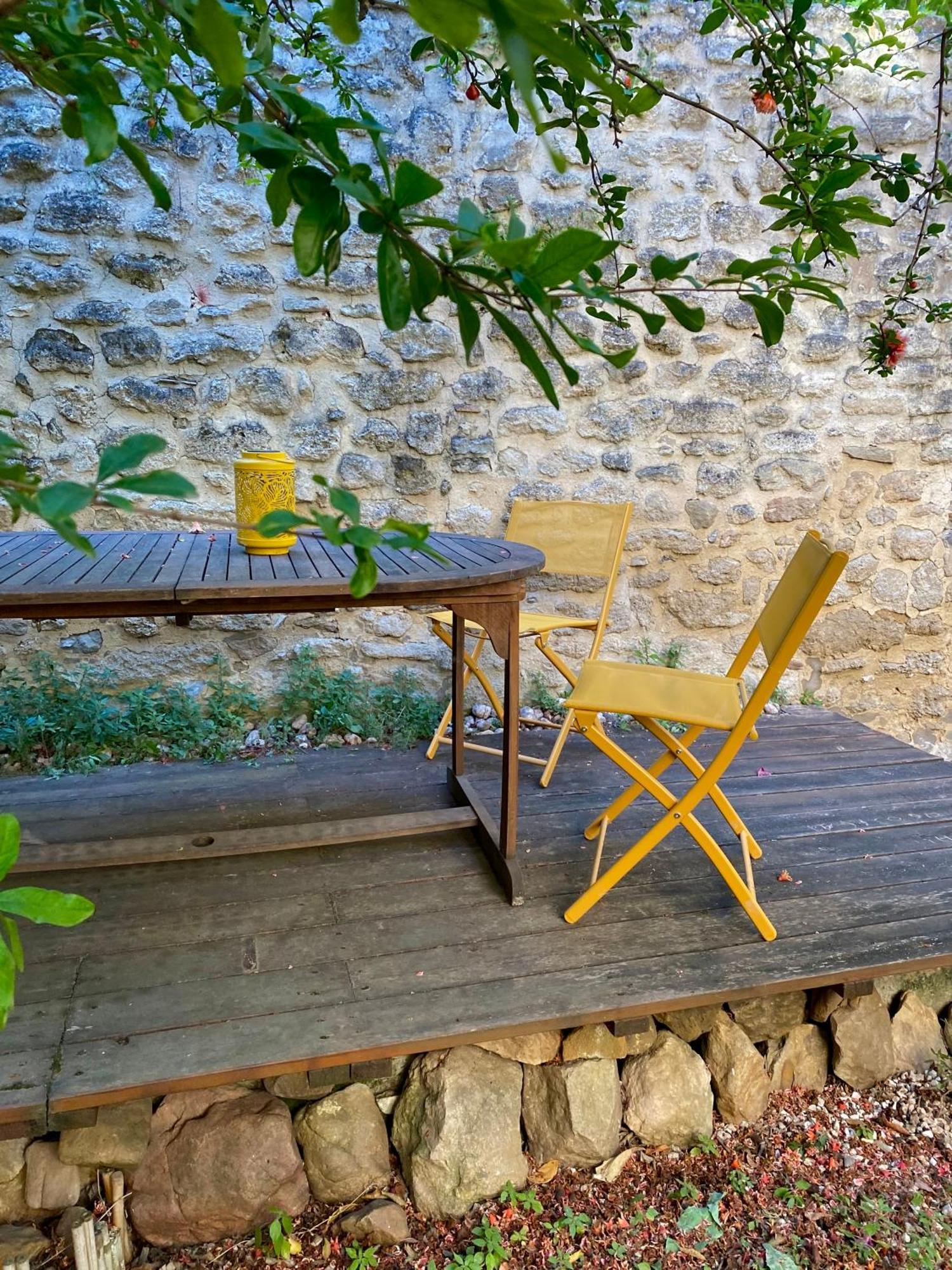 Uzès Petit Loft Sur Jardin En Centre-Ville מראה חיצוני תמונה